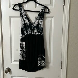 Tie dyde black and white top